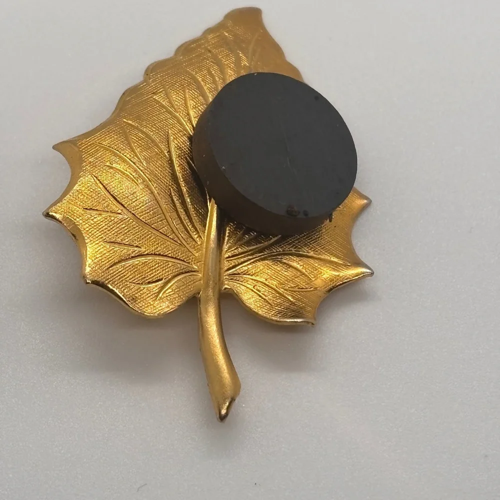 Gold‎ Tone Leaf Brooch Pin Textured Veins Elegant Autumn Nature Inspired Jewelry